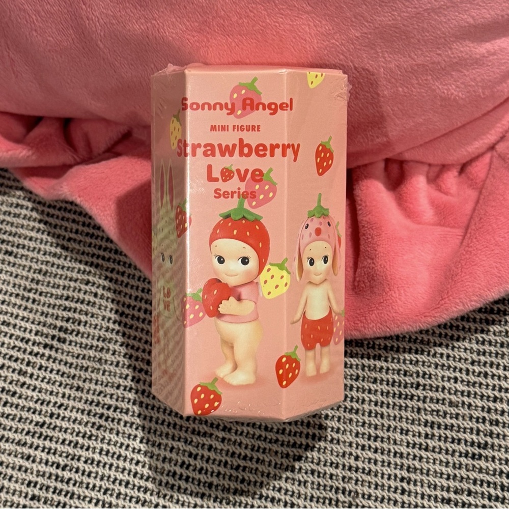 Strawberry Love Series Mini Figure
